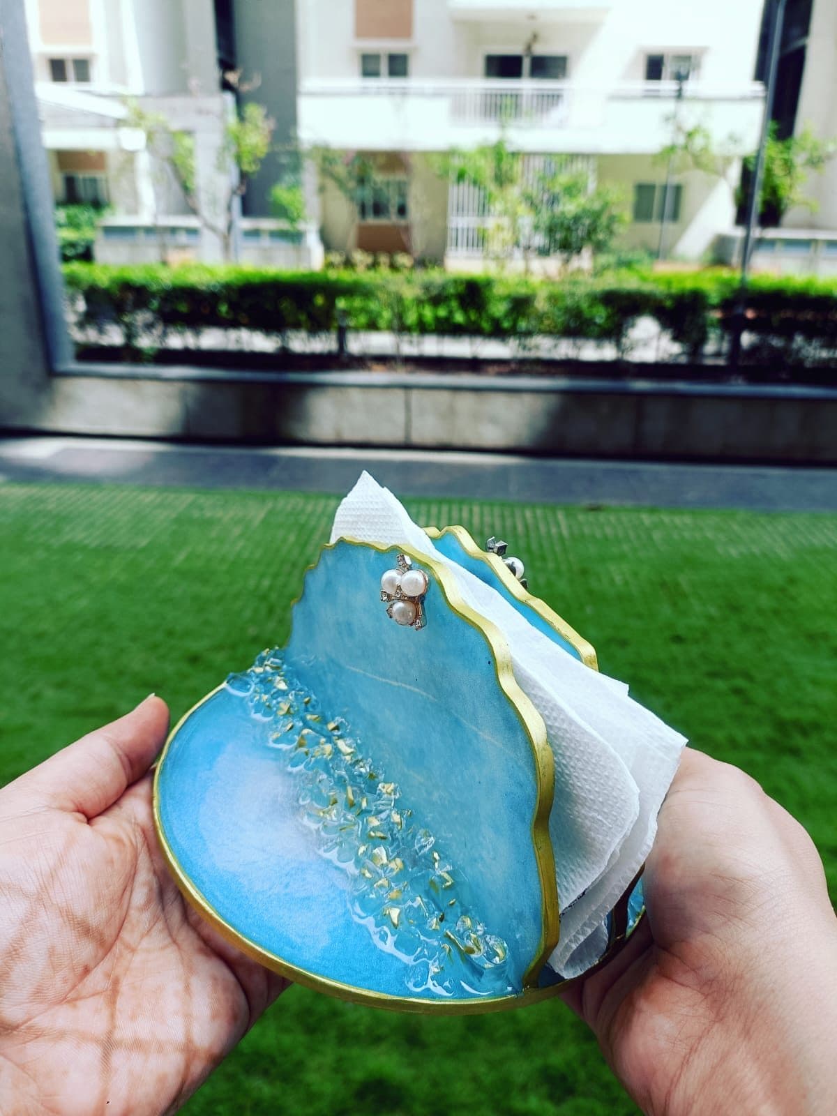 Blue and gold resin tissue holder with a pearl cluster